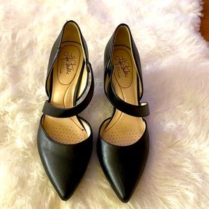 Black high heels. Life stride, Size 9.